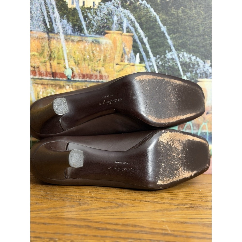 Salvatore Ferragamo Gancini Pumps 7 Brown Excellent Condition! Worn 1X - Picture 8 of 10